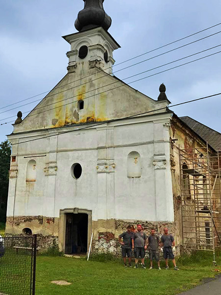 Kostel, Srby