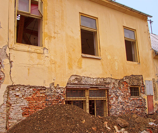 Stabilizace a sanace trhlin HV, zámek Diváky
